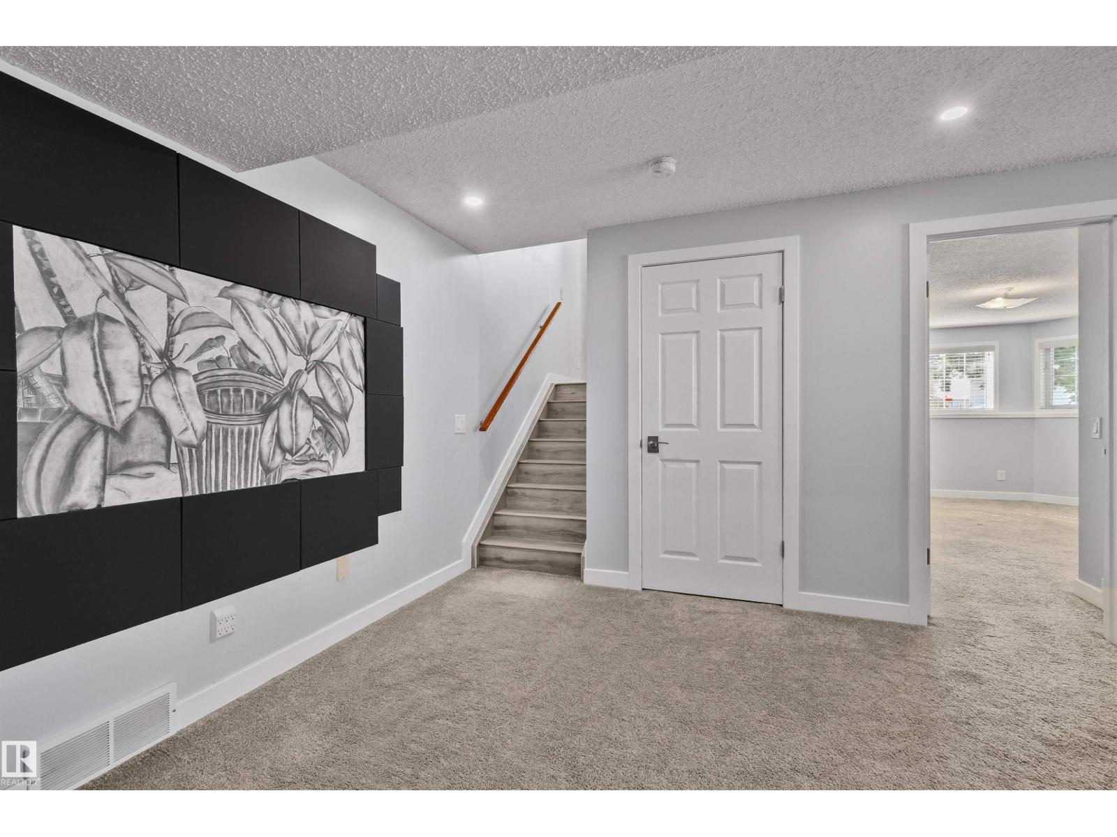 18812 89 AV NW - 23