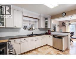 Primary Bedroom - 5687 Somerset Avenue, Peachland, BC V0H1X4 Photo 10