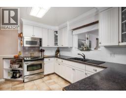 4pc Ensuite bath - 5687 Somerset Avenue, Peachland, BC V0H1X4 Photo 9