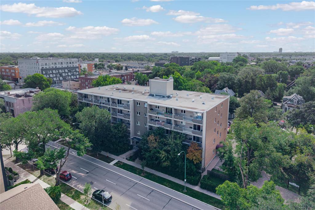 500 Stradbrook Avenue, Winnipeg, Manitoba, R3L0K1, Winnipeg, Manitoba — photo 4 of 5