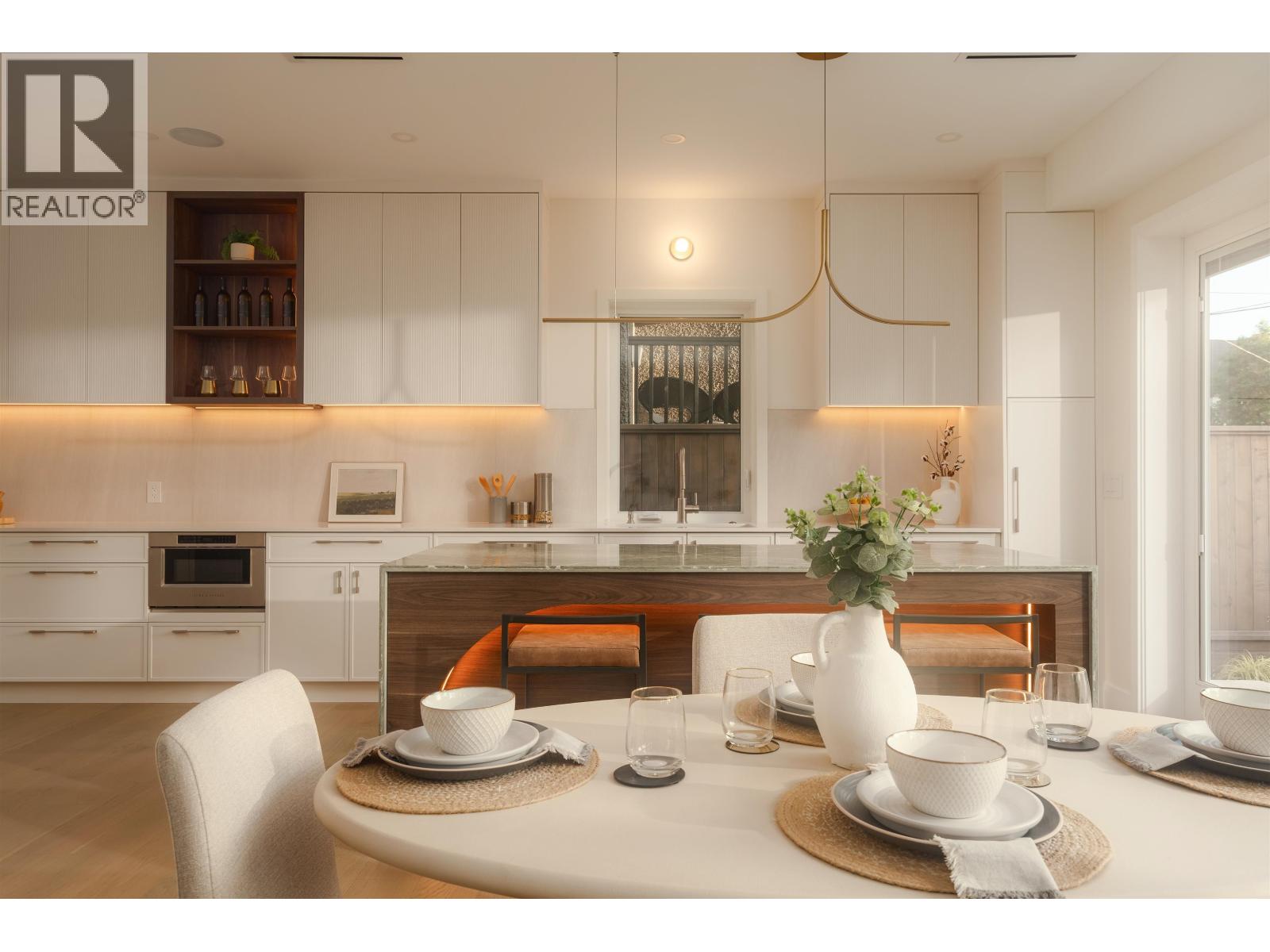 #1 812 26TH Avenue, Vancouver, British Columbia, V5V2J2, Vancouver, British Columbia — photo 4 of 5