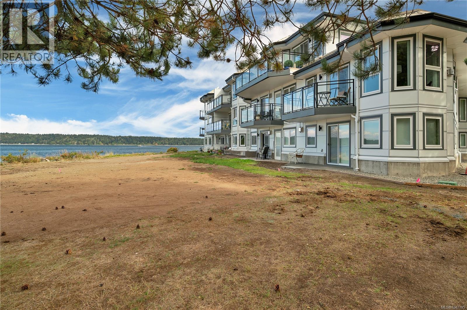 #104 87 Island Hwy S - 10