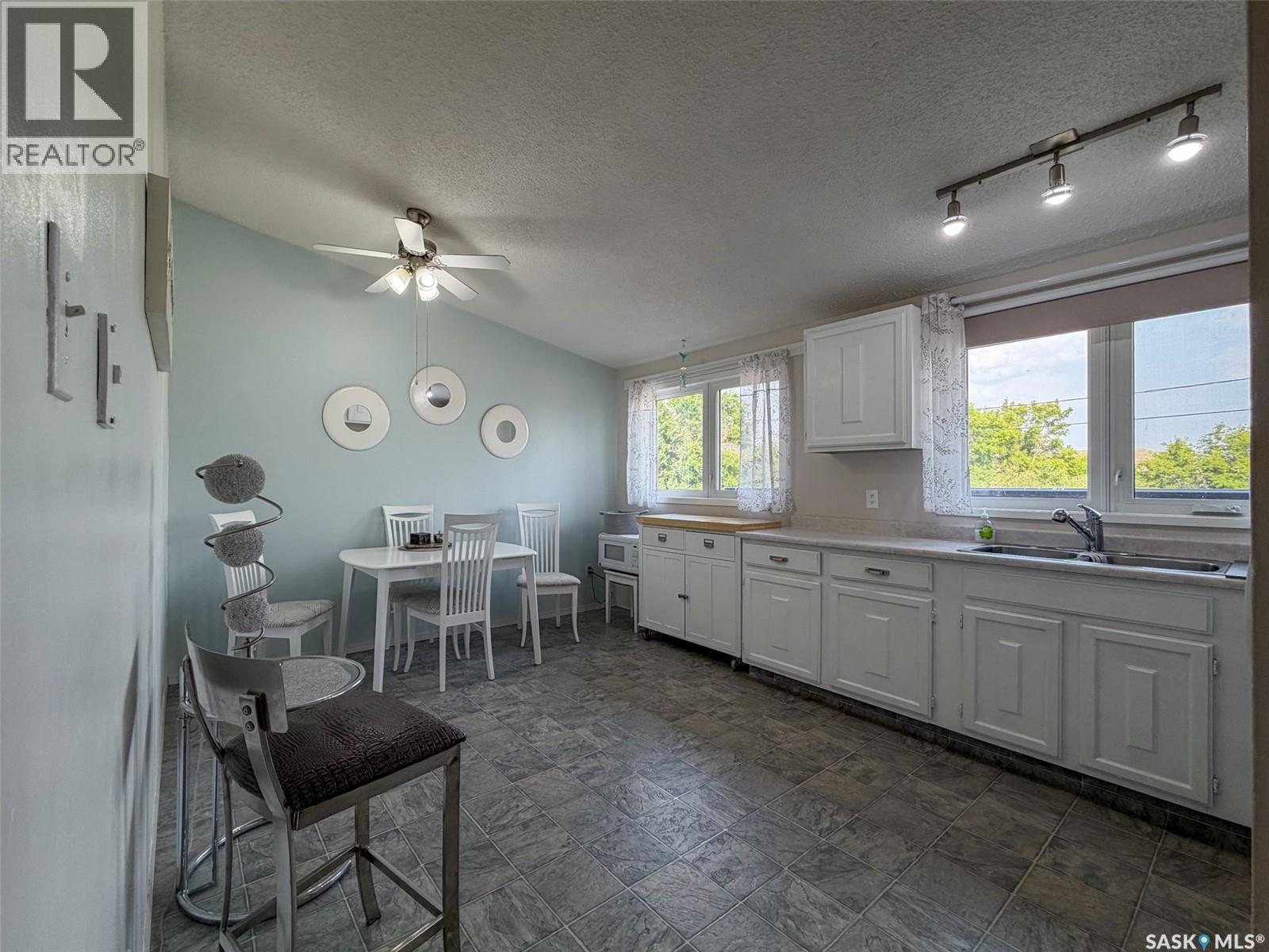 129 Ash AVENUE N - Image 10