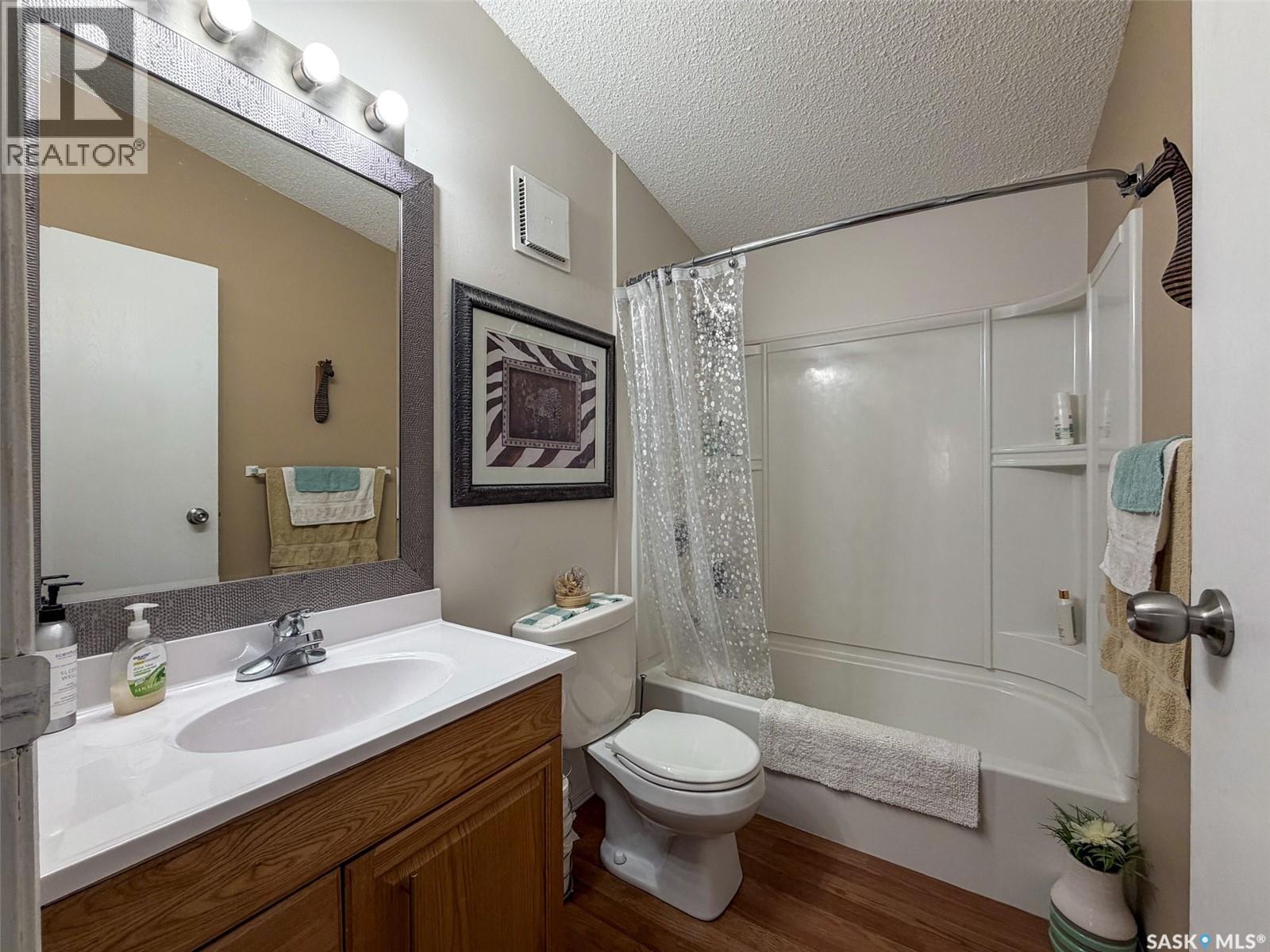 129 Ash AVENUE N - Image 24