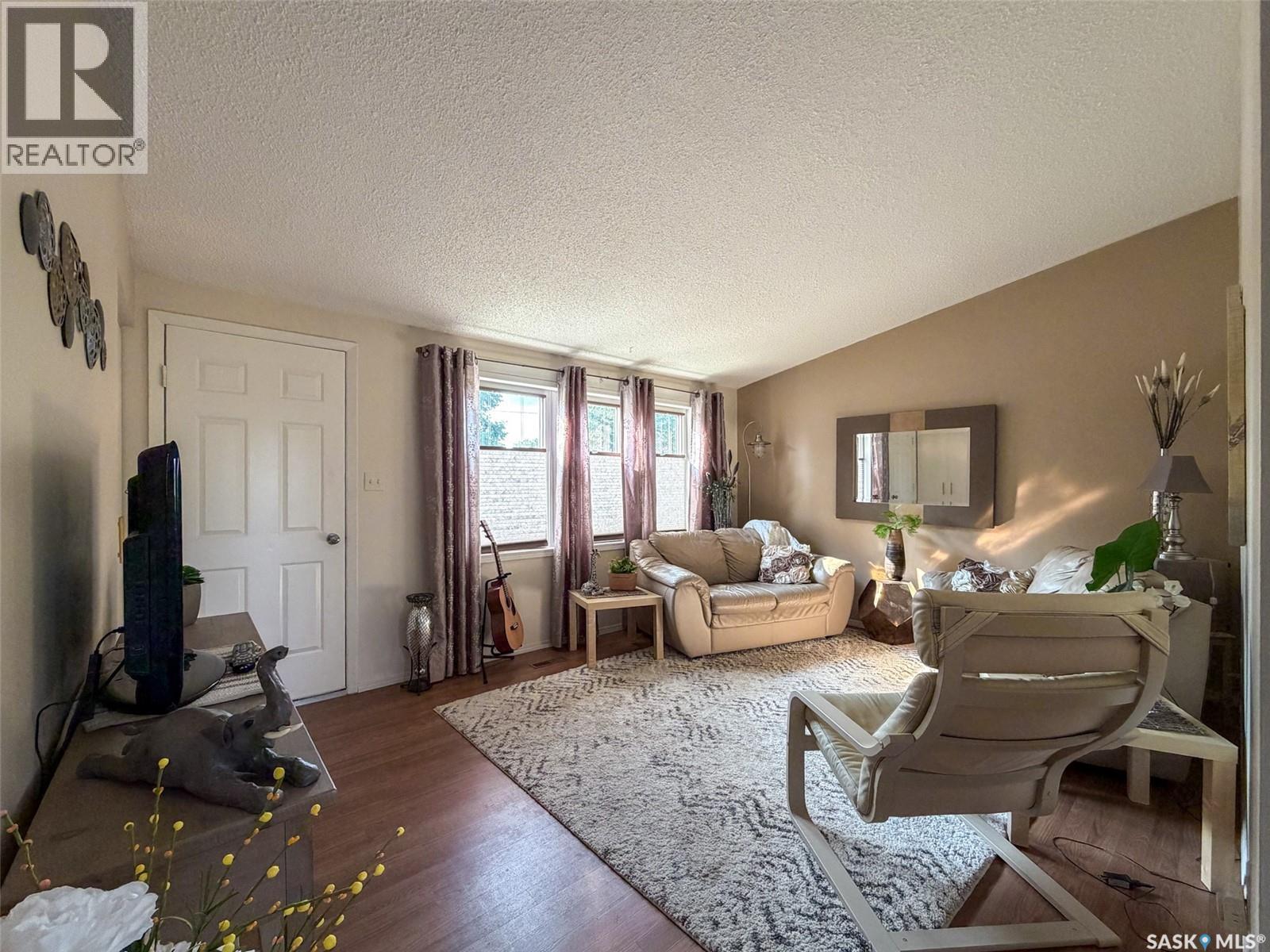 129 Ash AVENUE N - Image 6