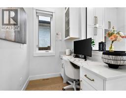 Kitchen - 236 30 Avenue Ne, Calgary, AB T2E2C9 Photo 16
