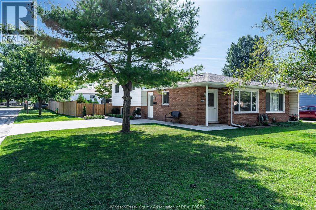 6 MARLENE CRESCENT - 1