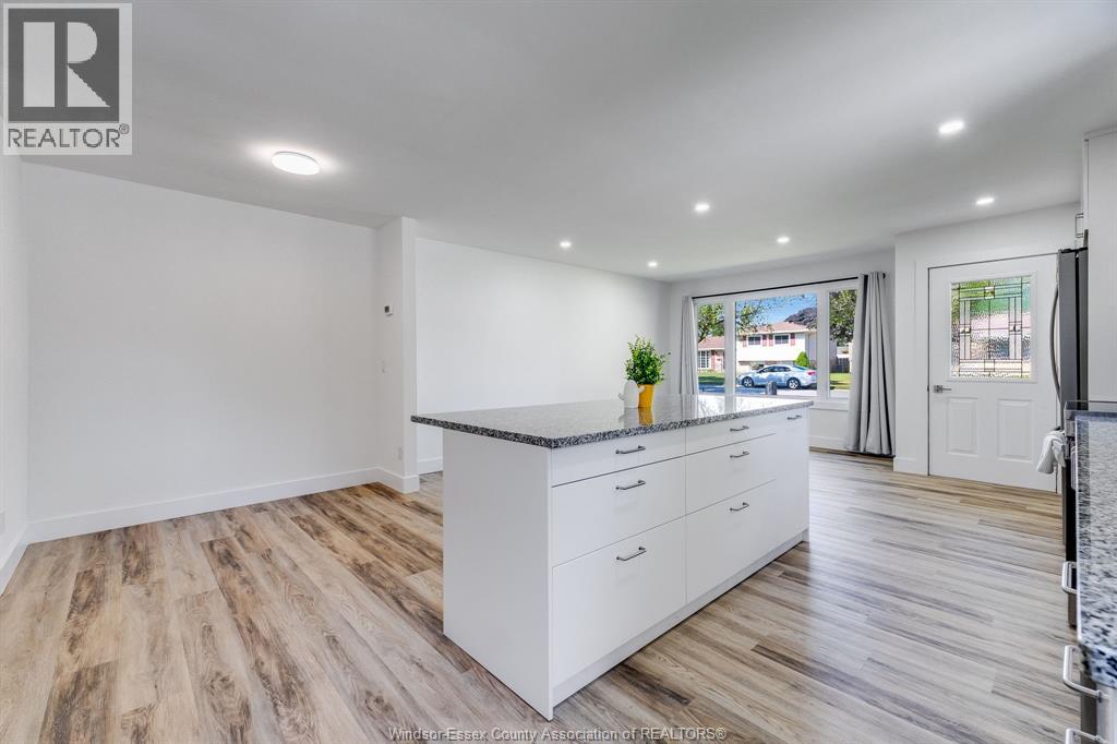 6 MARLENE CRESCENT - 2