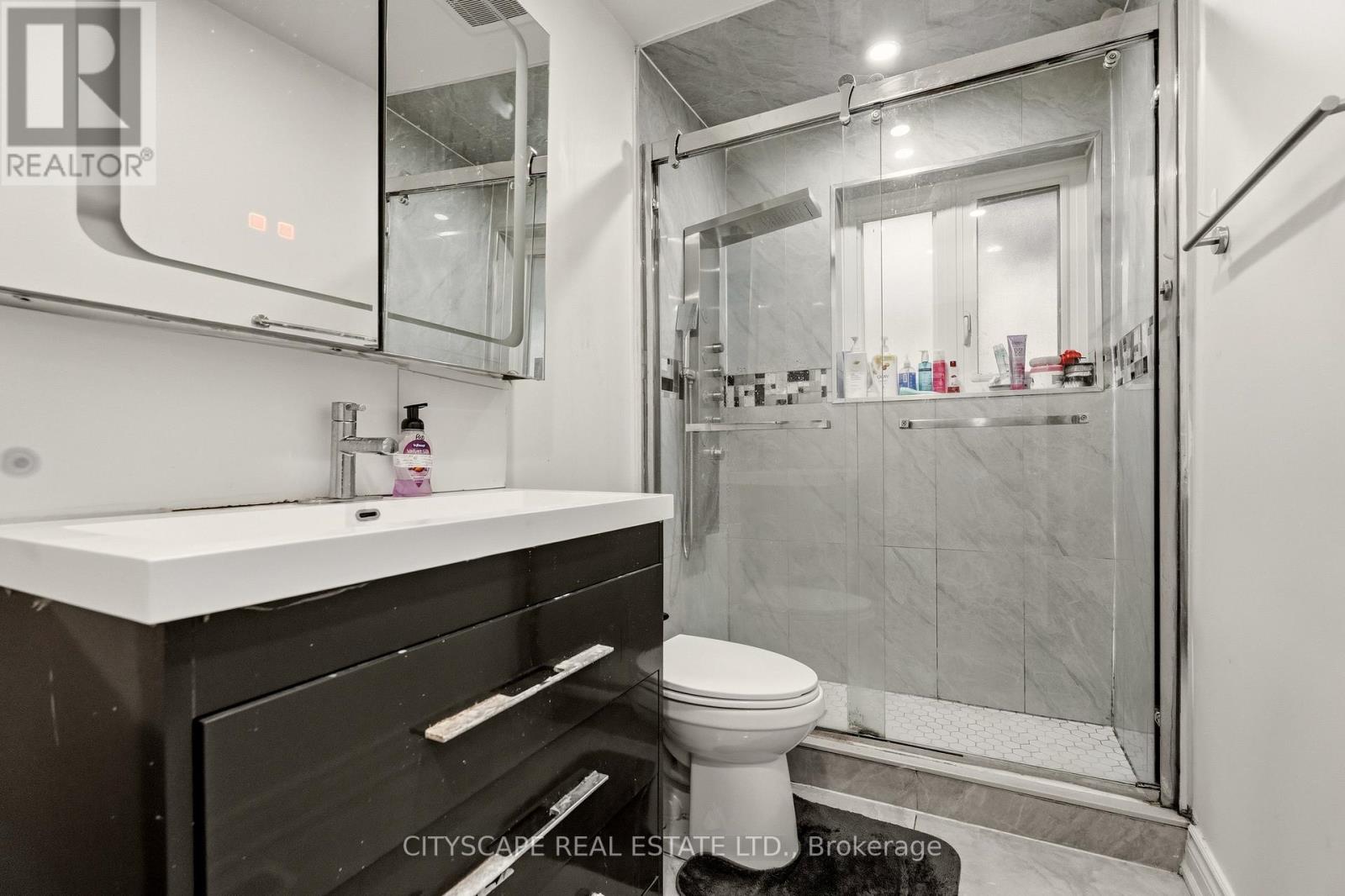 12 VANDERBRENT CRESCENT - 21
