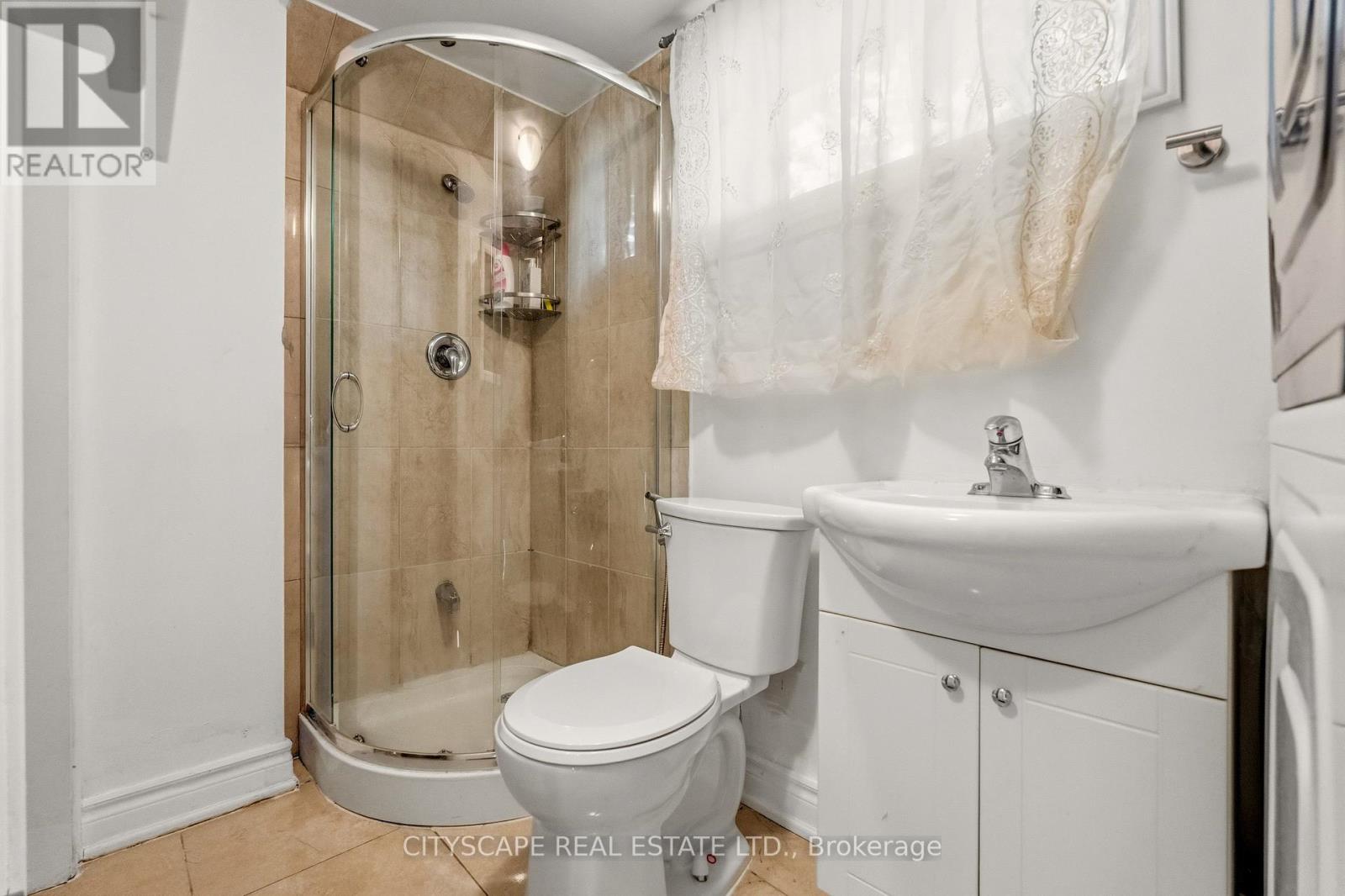 12 VANDERBRENT CRESCENT - 29