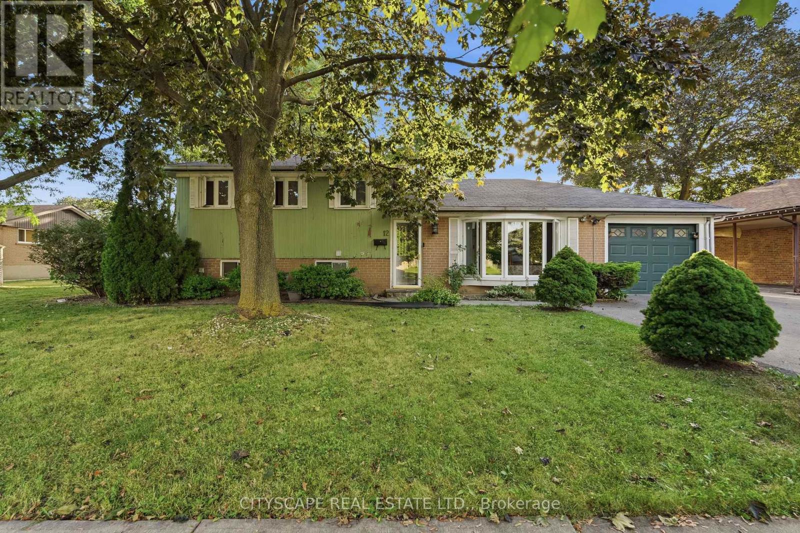 12 VANDERBRENT CRESCENT - 1
