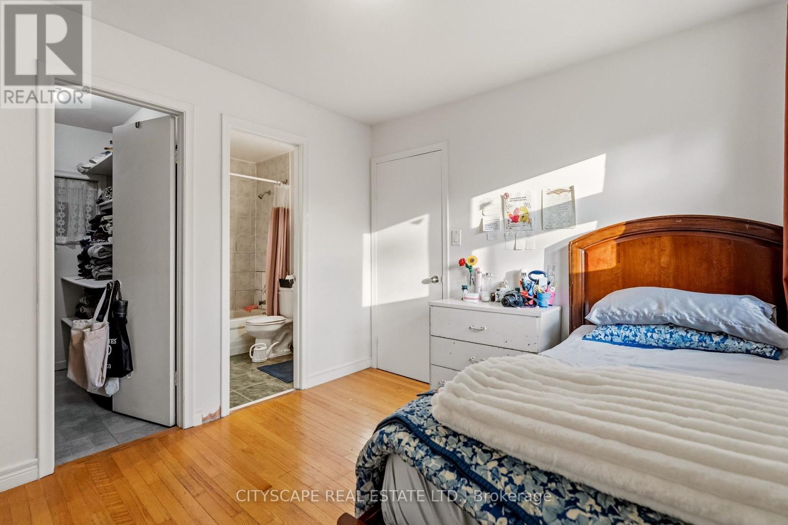 12 VANDERBRENT CRESCENT - 37