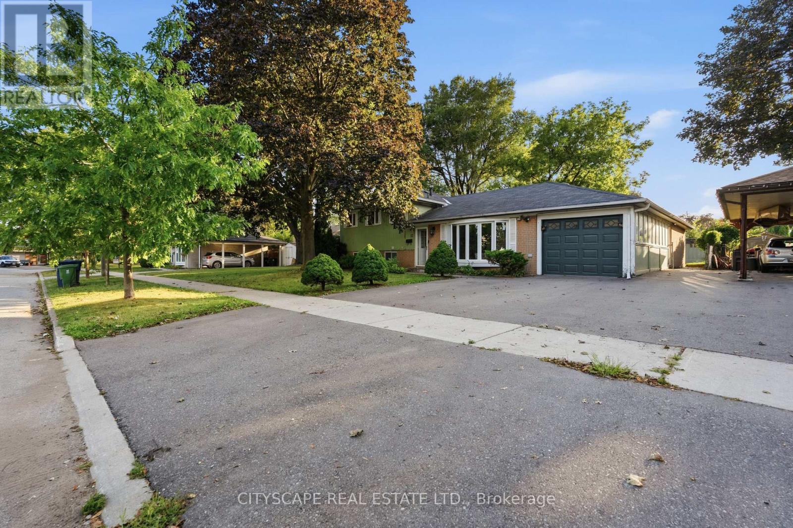 12 VANDERBRENT CRESCENT - 3