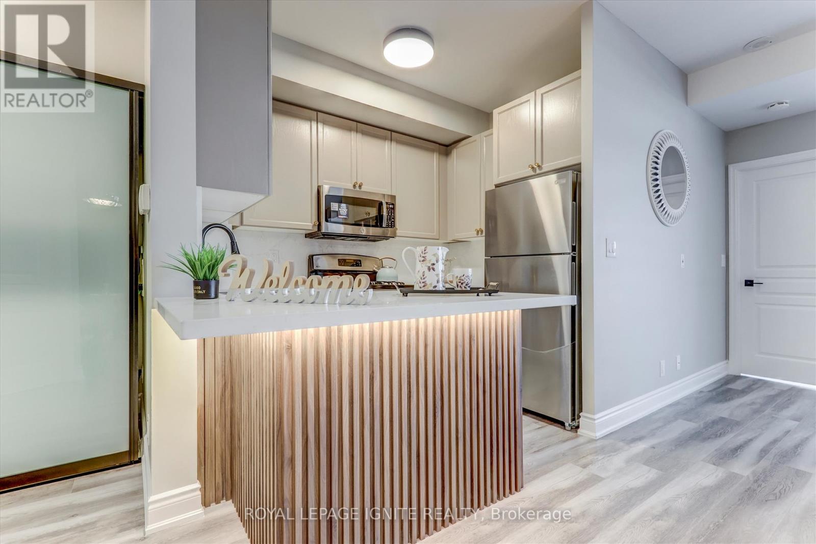#402 3939 DUKE OF YORK BOULEVARD - 10