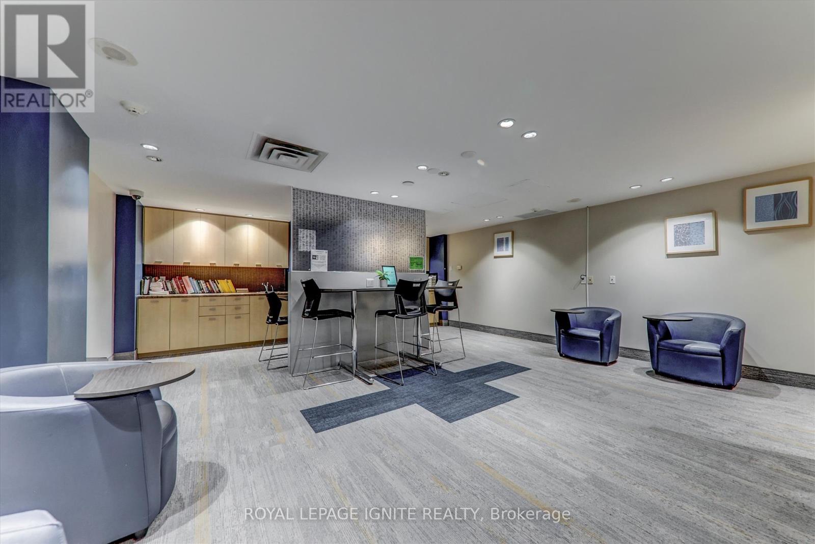 #402 3939 DUKE OF YORK BOULEVARD - 27