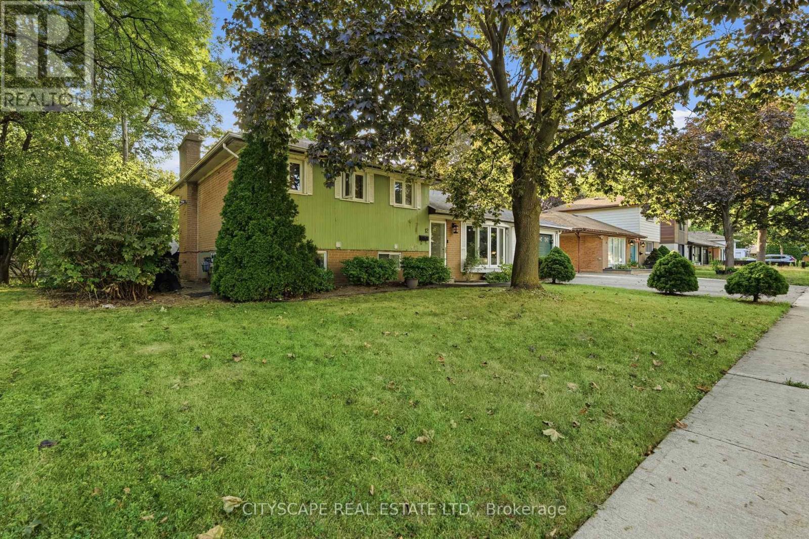 12 VANDERBRENT CRESCENT - 5