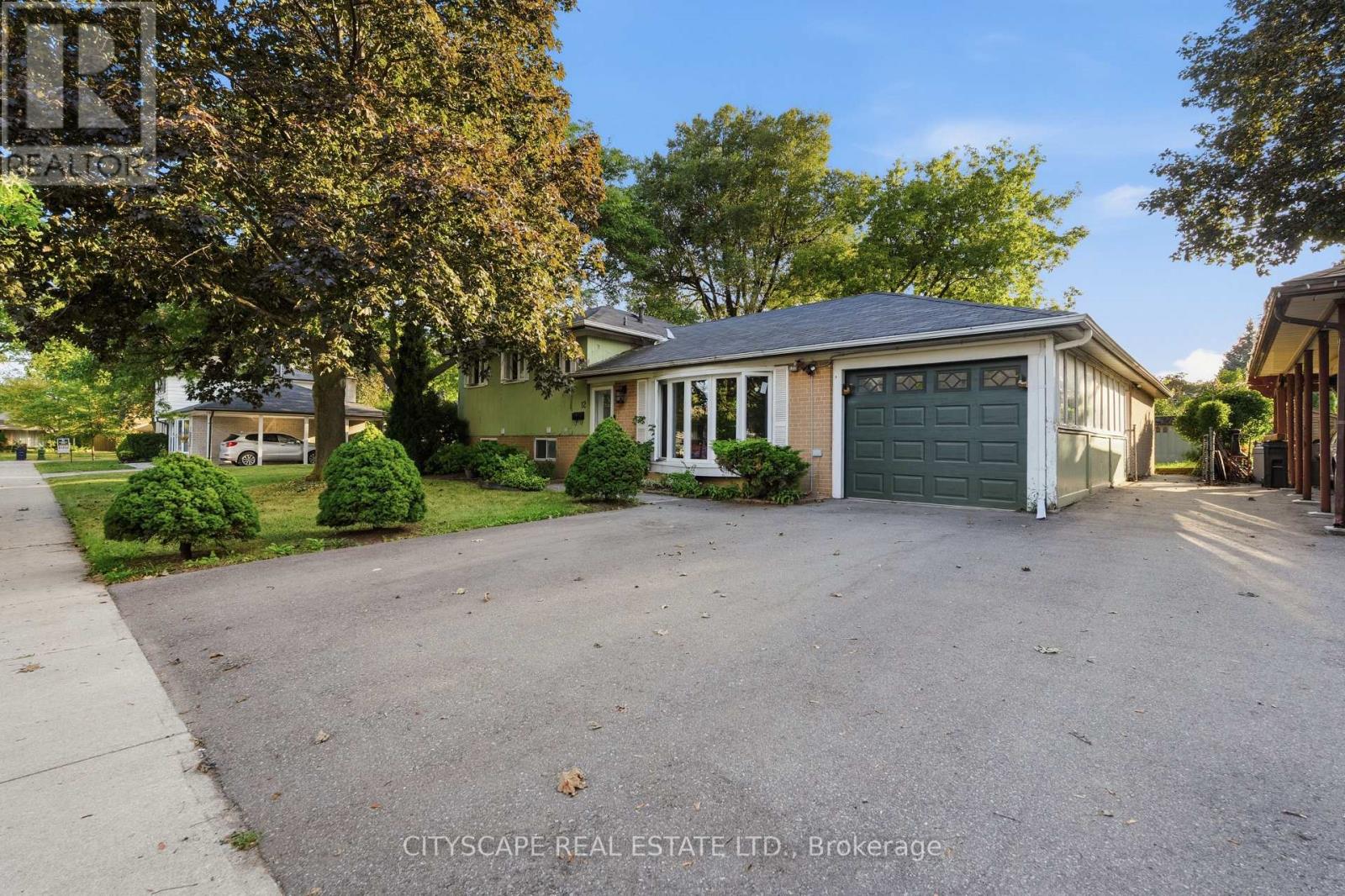 12 VANDERBRENT CRESCENT - 4