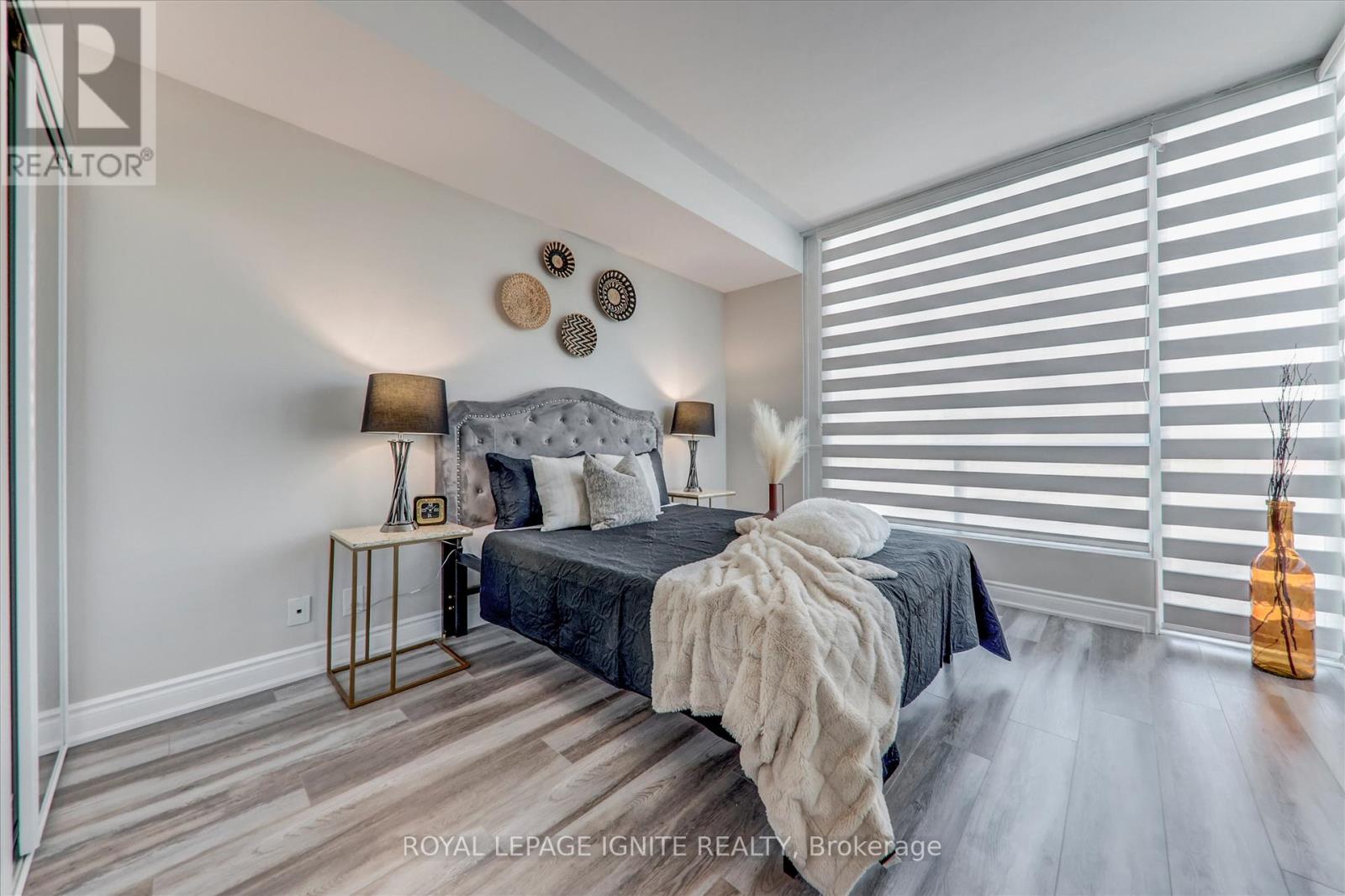 #402 3939 DUKE OF YORK BOULEVARD - 18