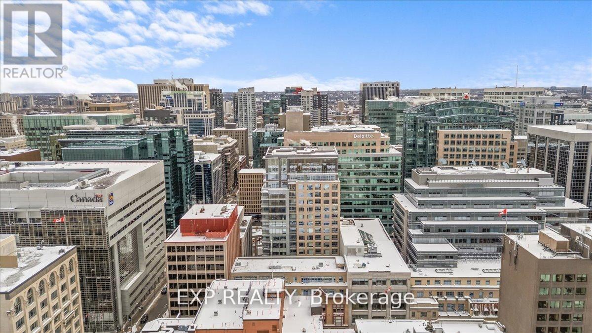 #910 101 QUEEN STREET - 33