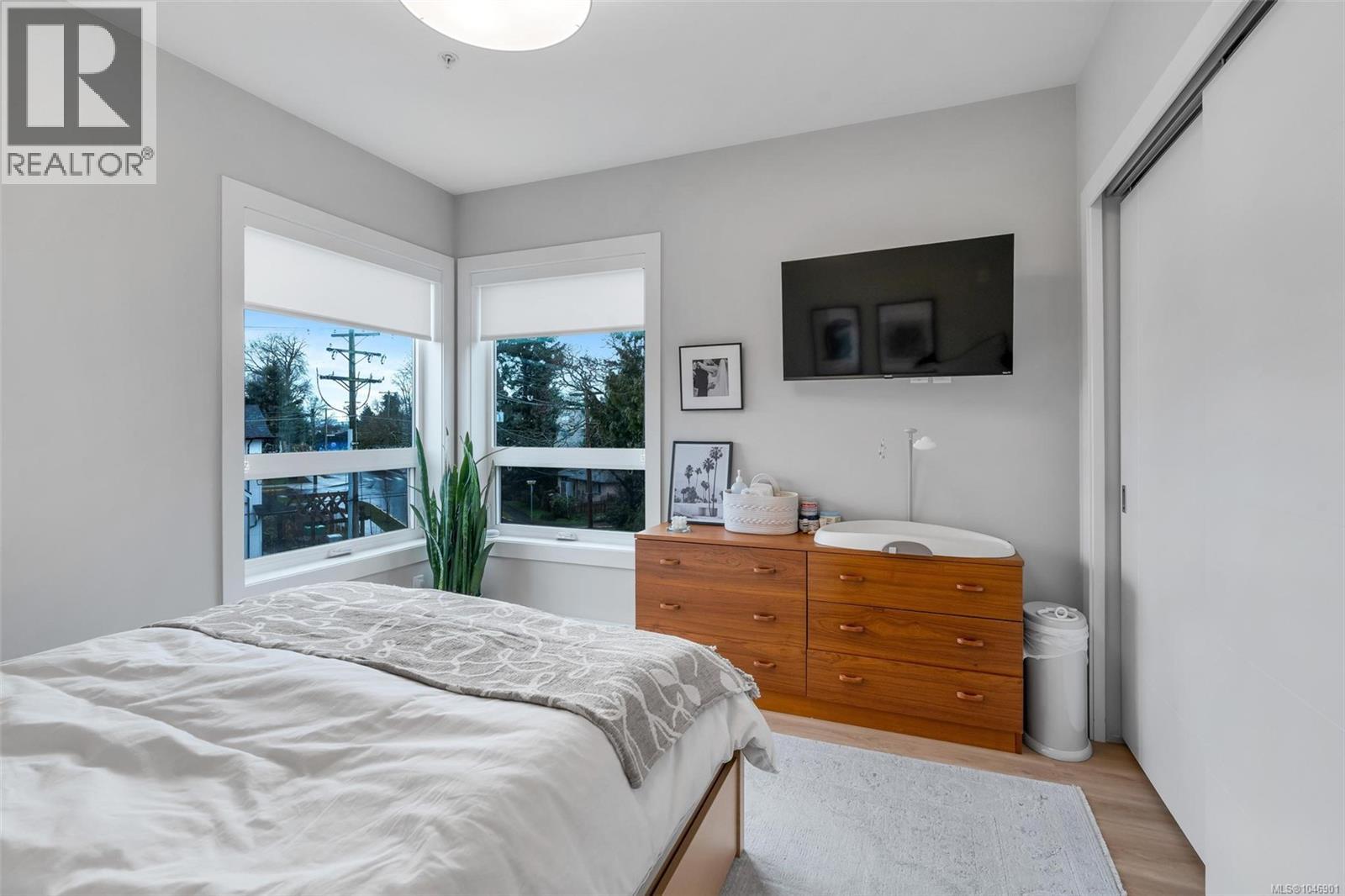 302 835 Dunsmuir Road, Esquimalt
