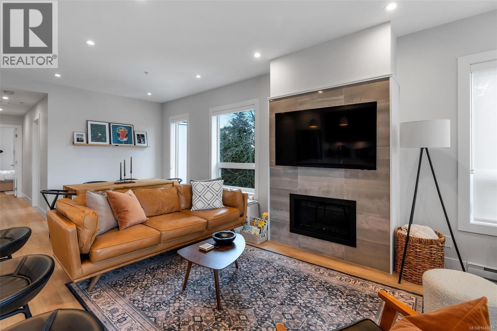 302 835 Dunsmuir Road, Esquimalt