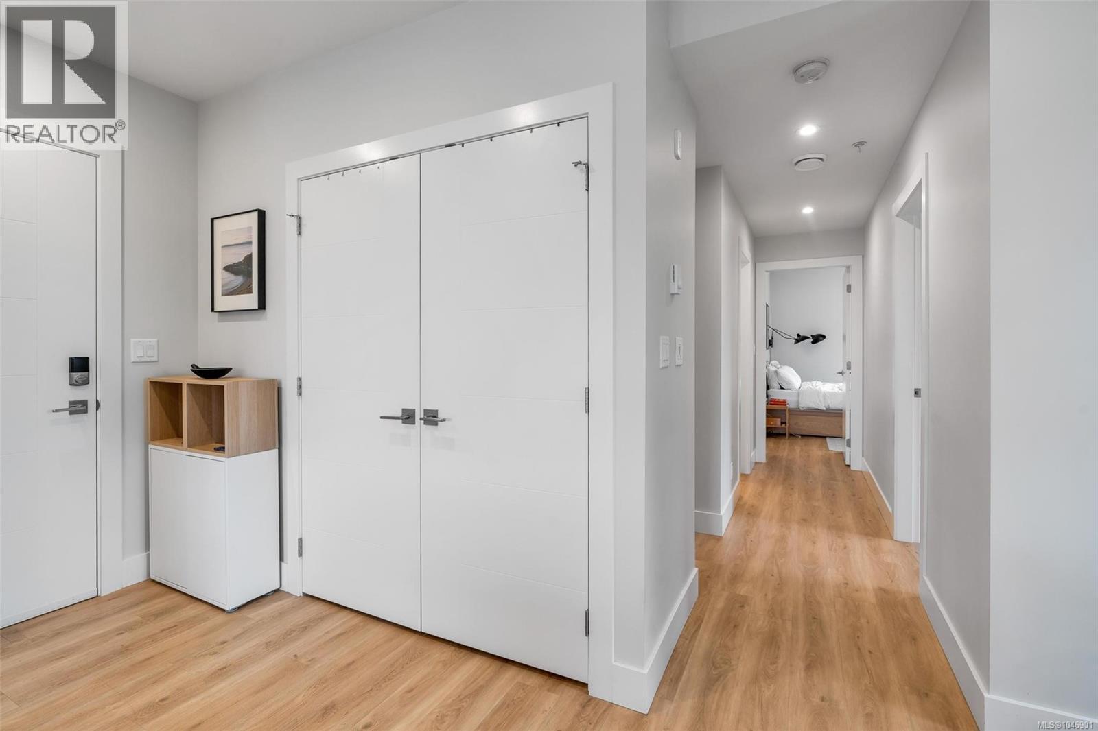 302 835 Dunsmuir Road, Esquimalt