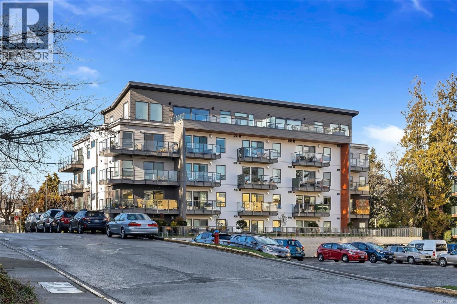 302 835 Dunsmuir Road, Esquimalt