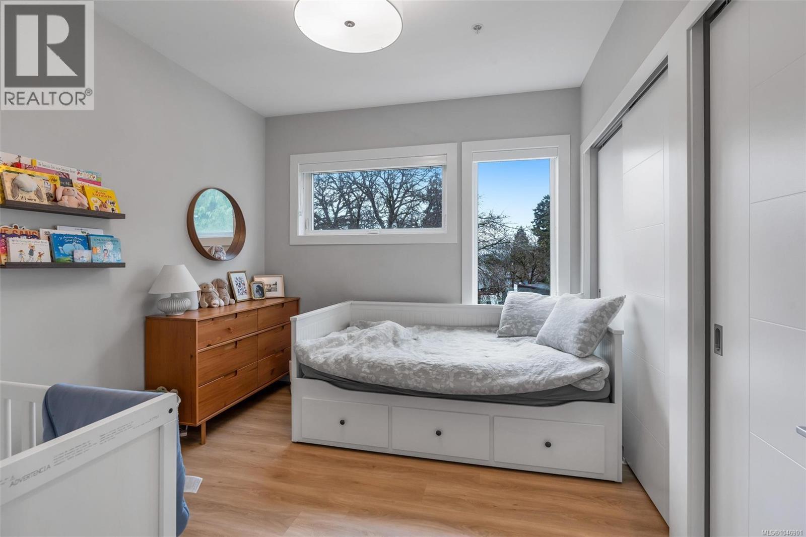 302 835 Dunsmuir Road, Esquimalt