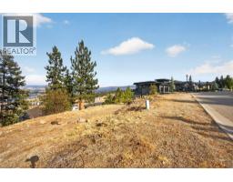 1767 Scott Crescent, West Kelowna, BC V1Z4B8 Photo 10