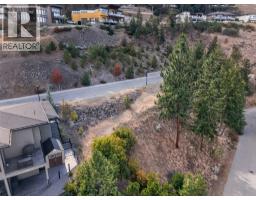 1767 Scott Crescent, West Kelowna, BC V1Z4B8 Photo 13
