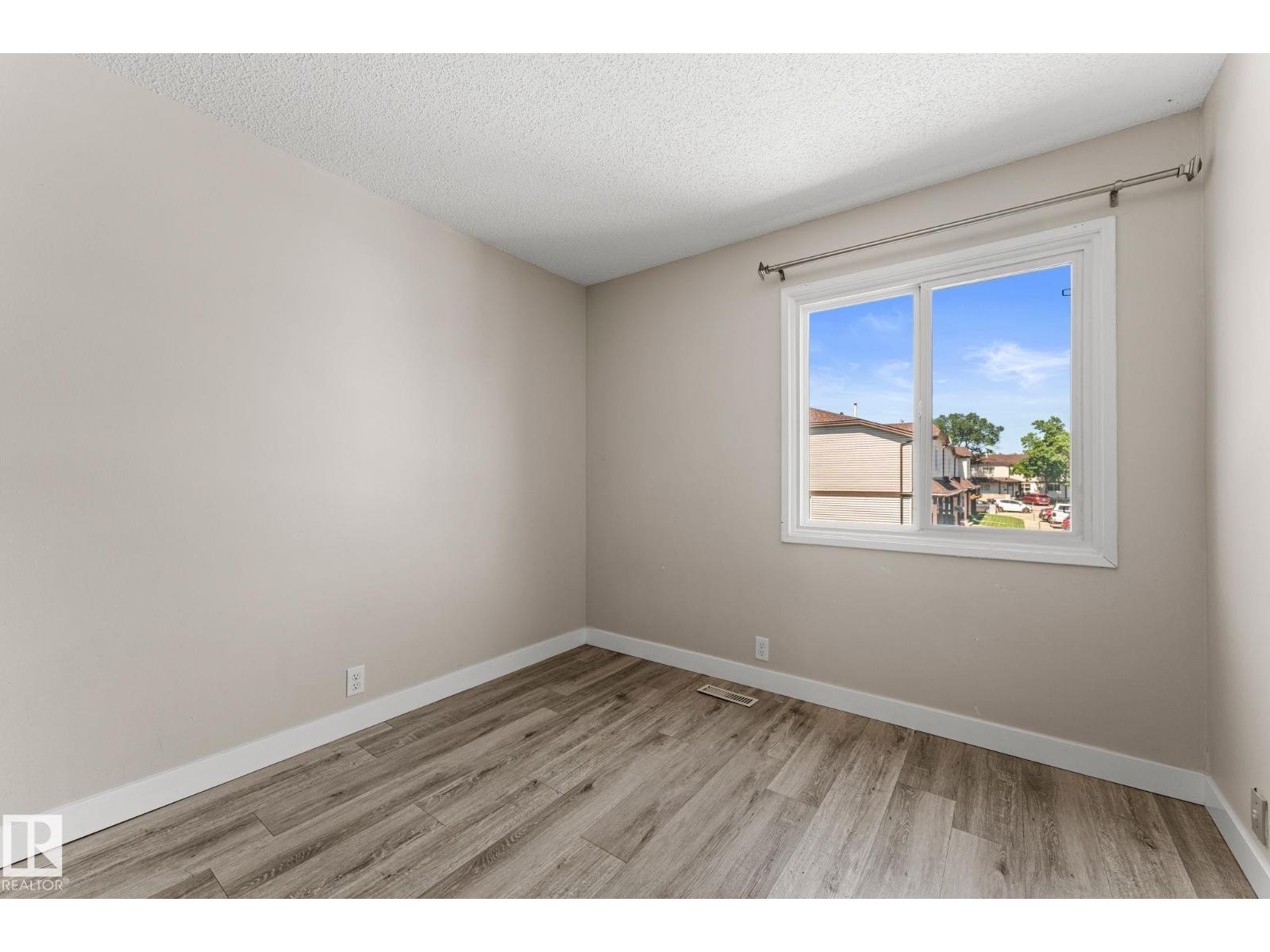 5410 146 AV NW - 24