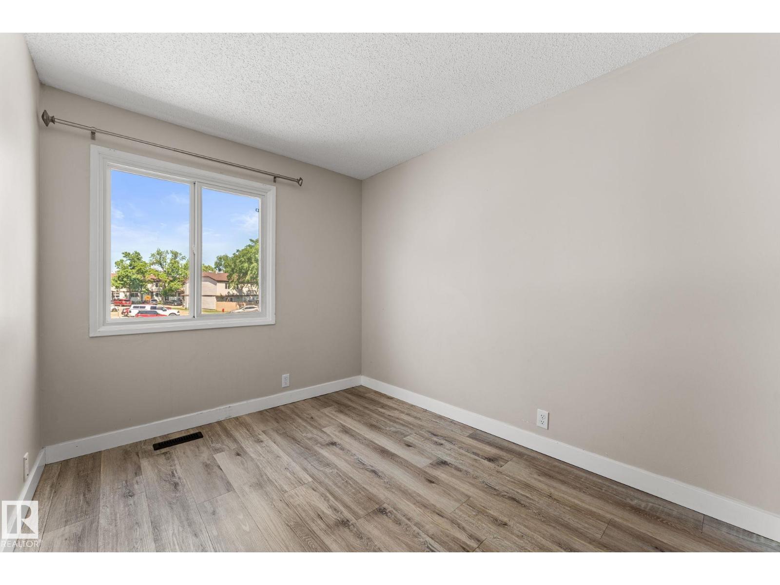 5410 146 AV NW - 26