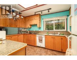 Kitchen - 400 Dyer Rd, Sayward, BC V0P1R0 Photo 7