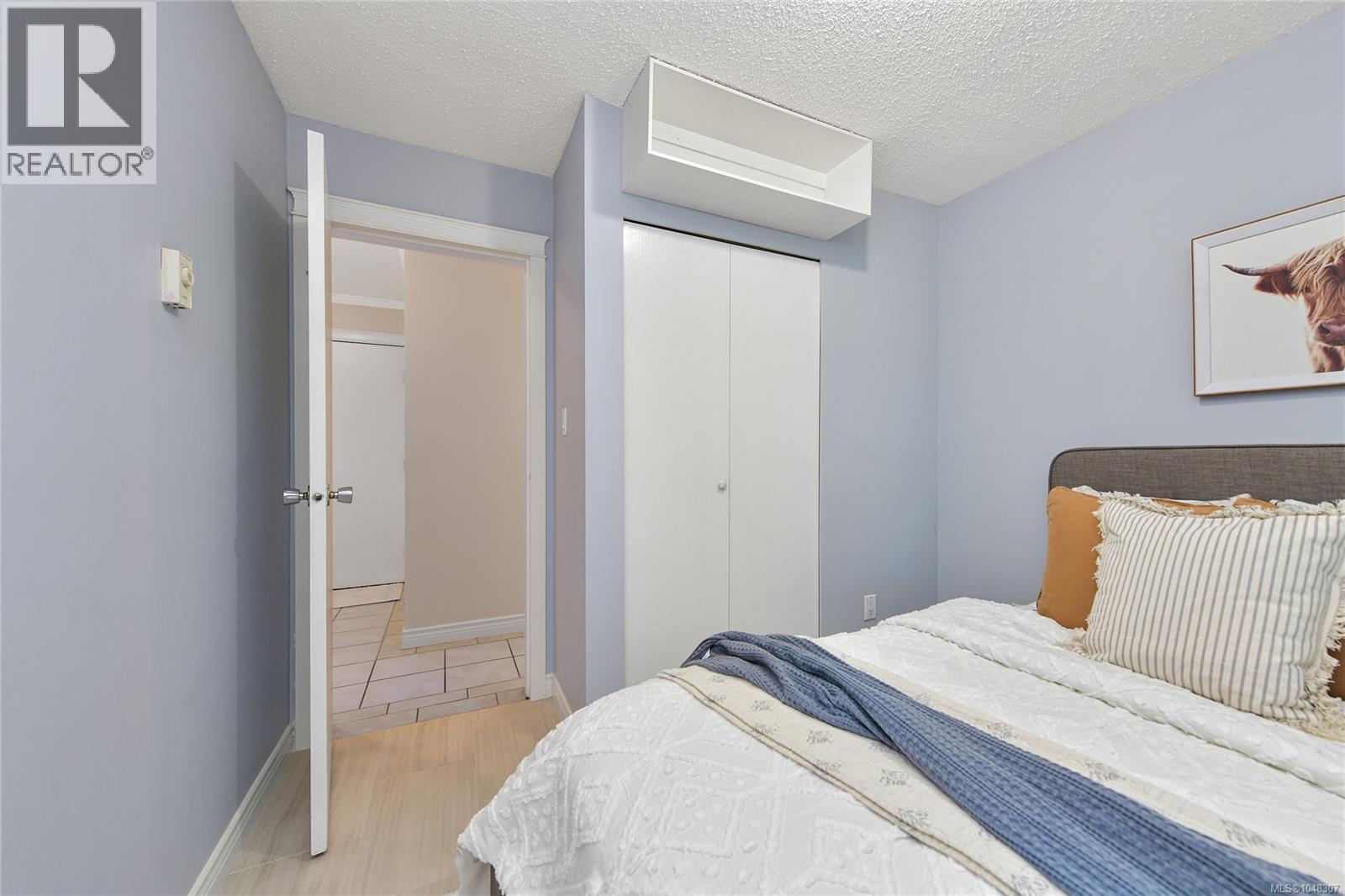 #106 1342 Hillside Ave - 19