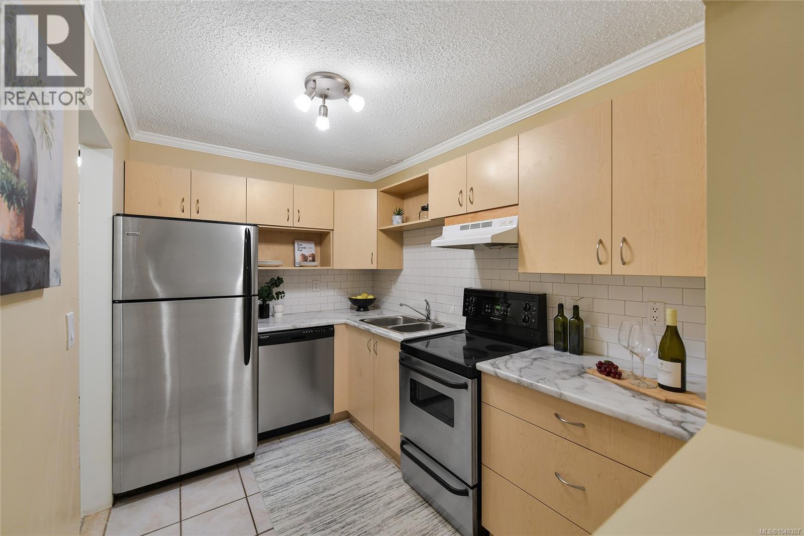 106 1342 Hillside Avenue, Victoria