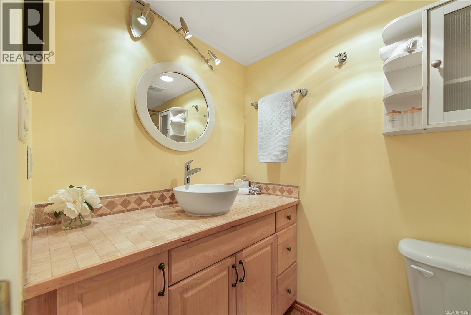 106 1342 Hillside Avenue, Victoria
