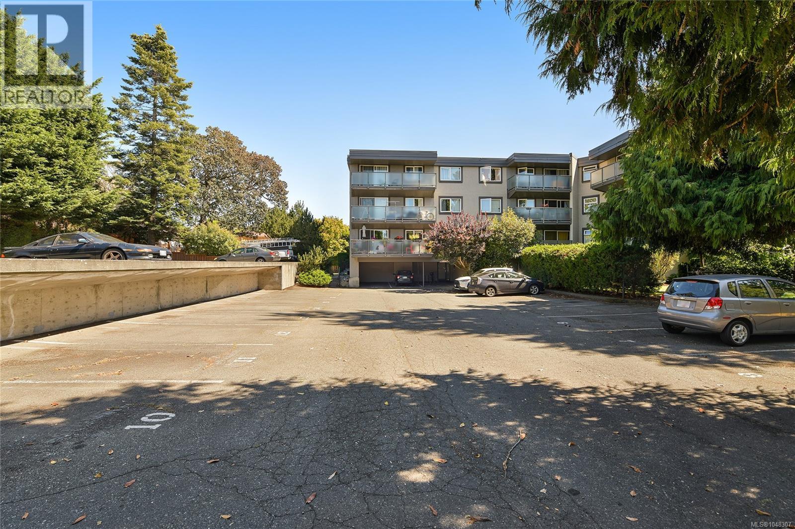 106 1342 Hillside Avenue, Victoria