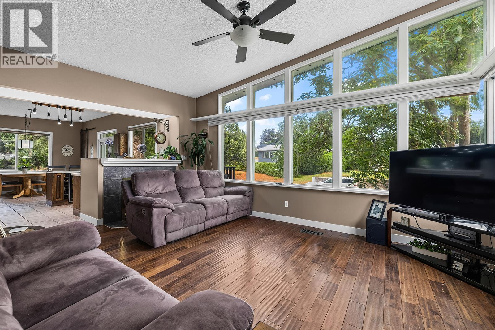  1050 Pinecrest Lane, Kelowna