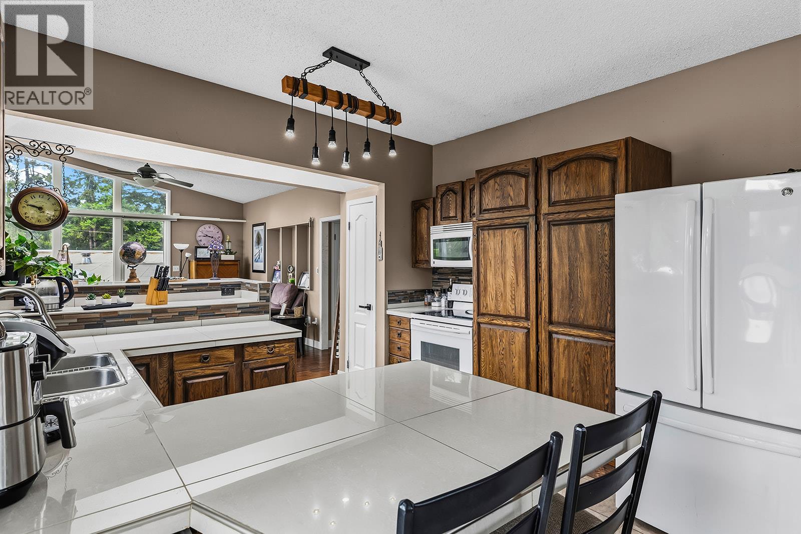  1050 Pinecrest Lane, Kelowna