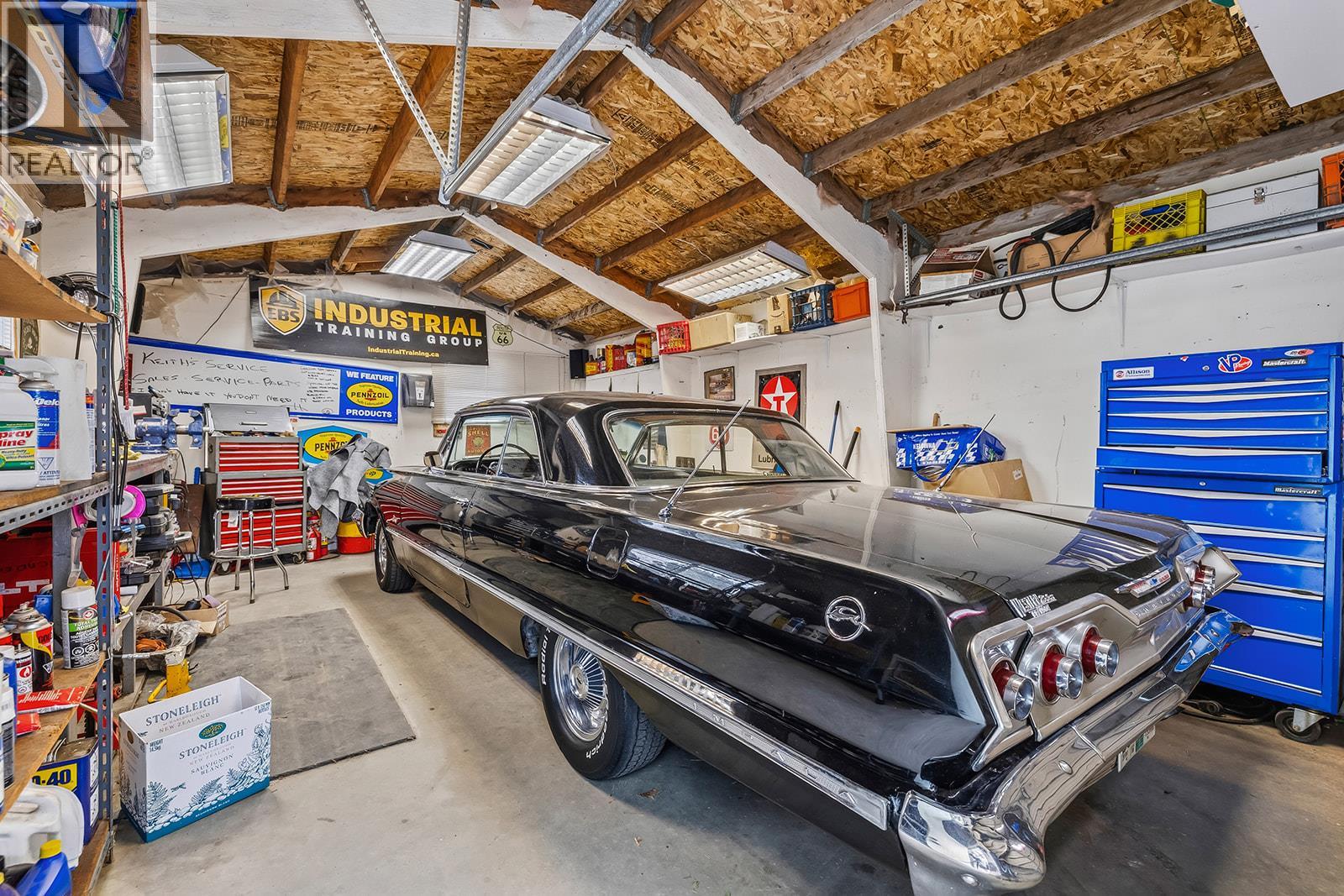  1050 Pinecrest Lane, Kelowna