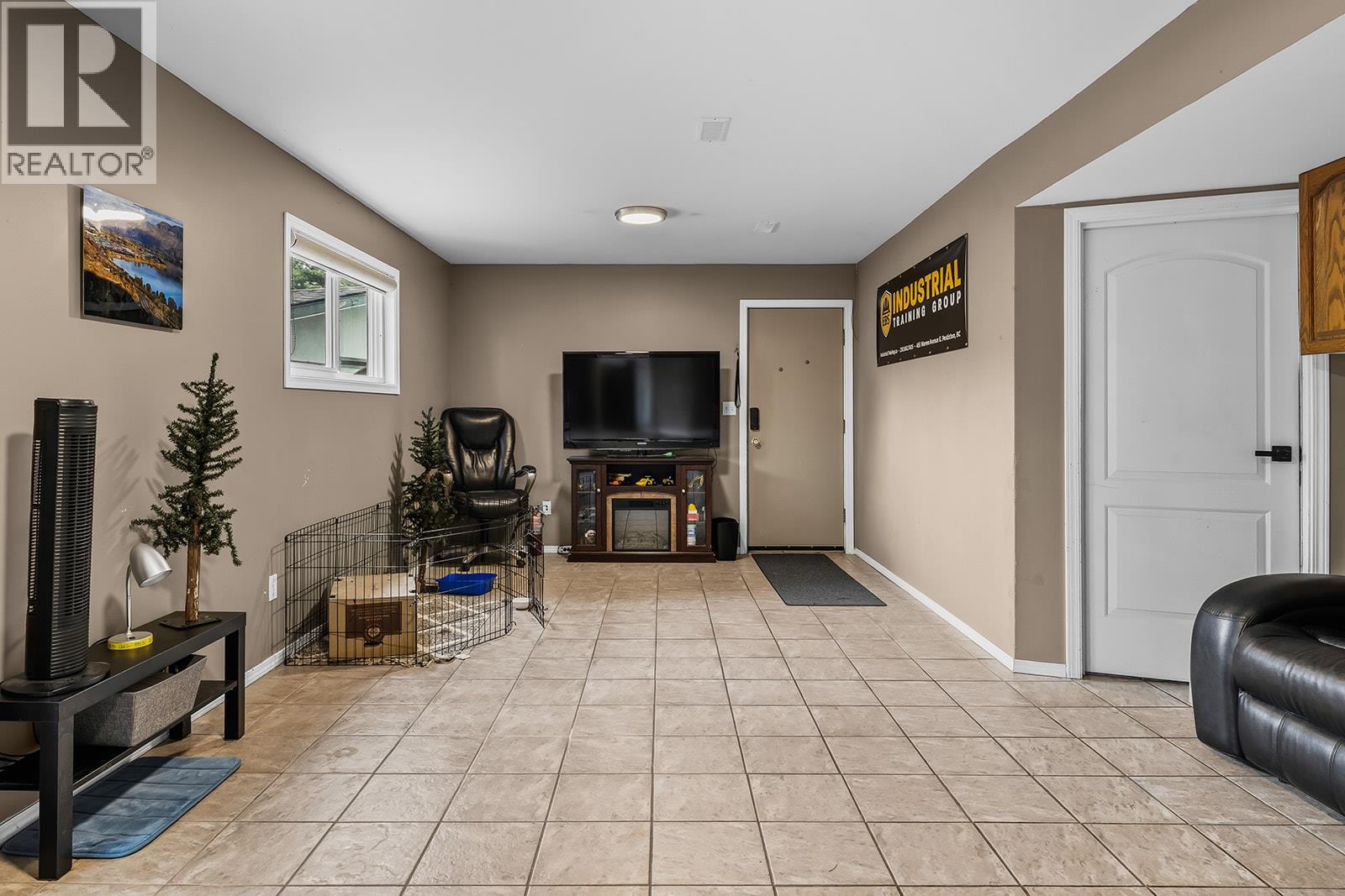  1050 Pinecrest Lane, Kelowna
