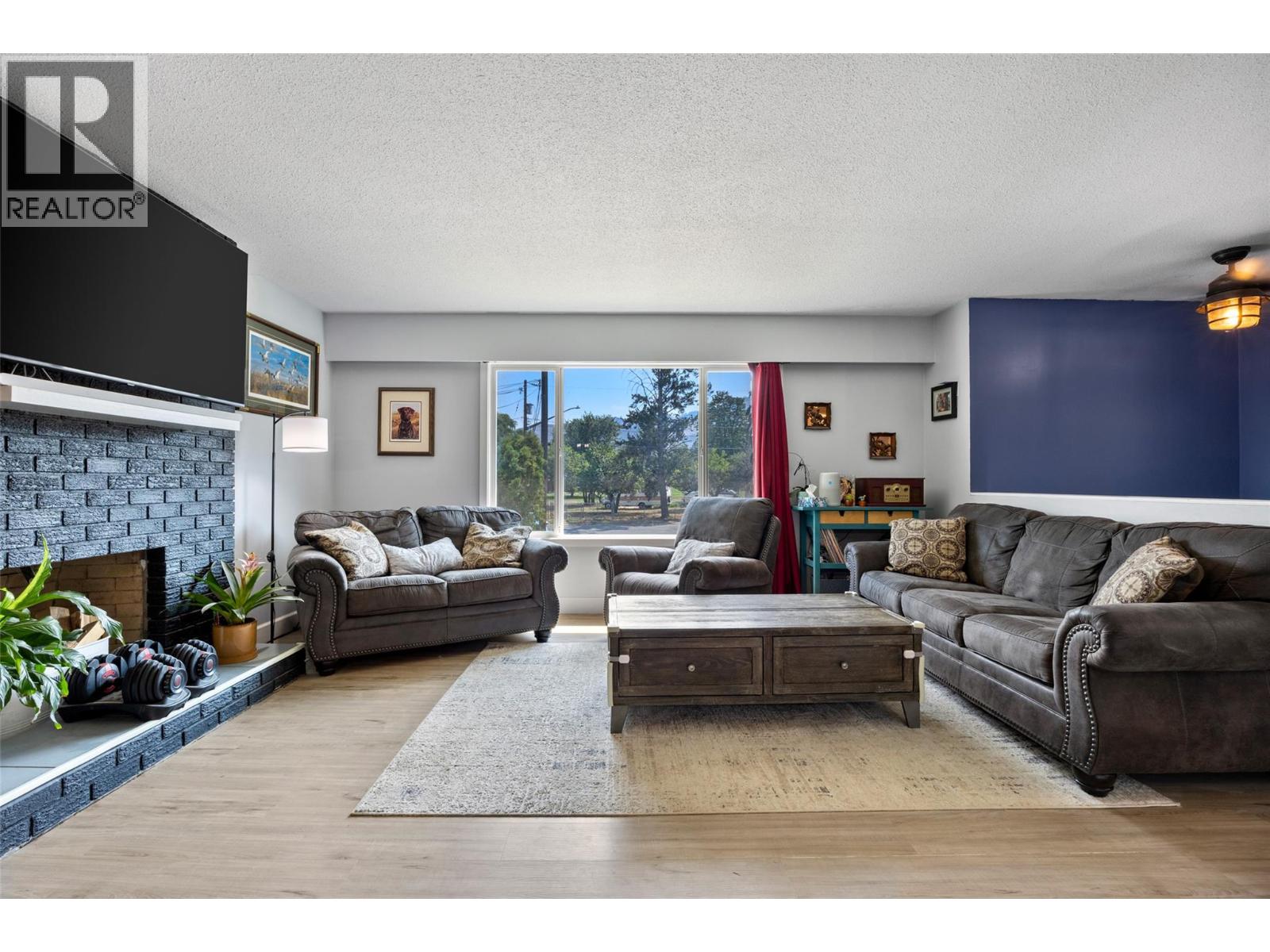 1570 HAPPYVALE Place - Image 11