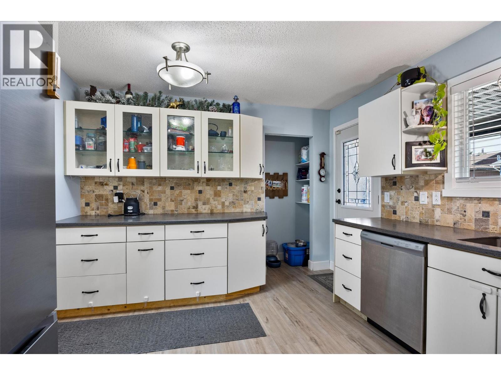 1570 HAPPYVALE Place - Image 18