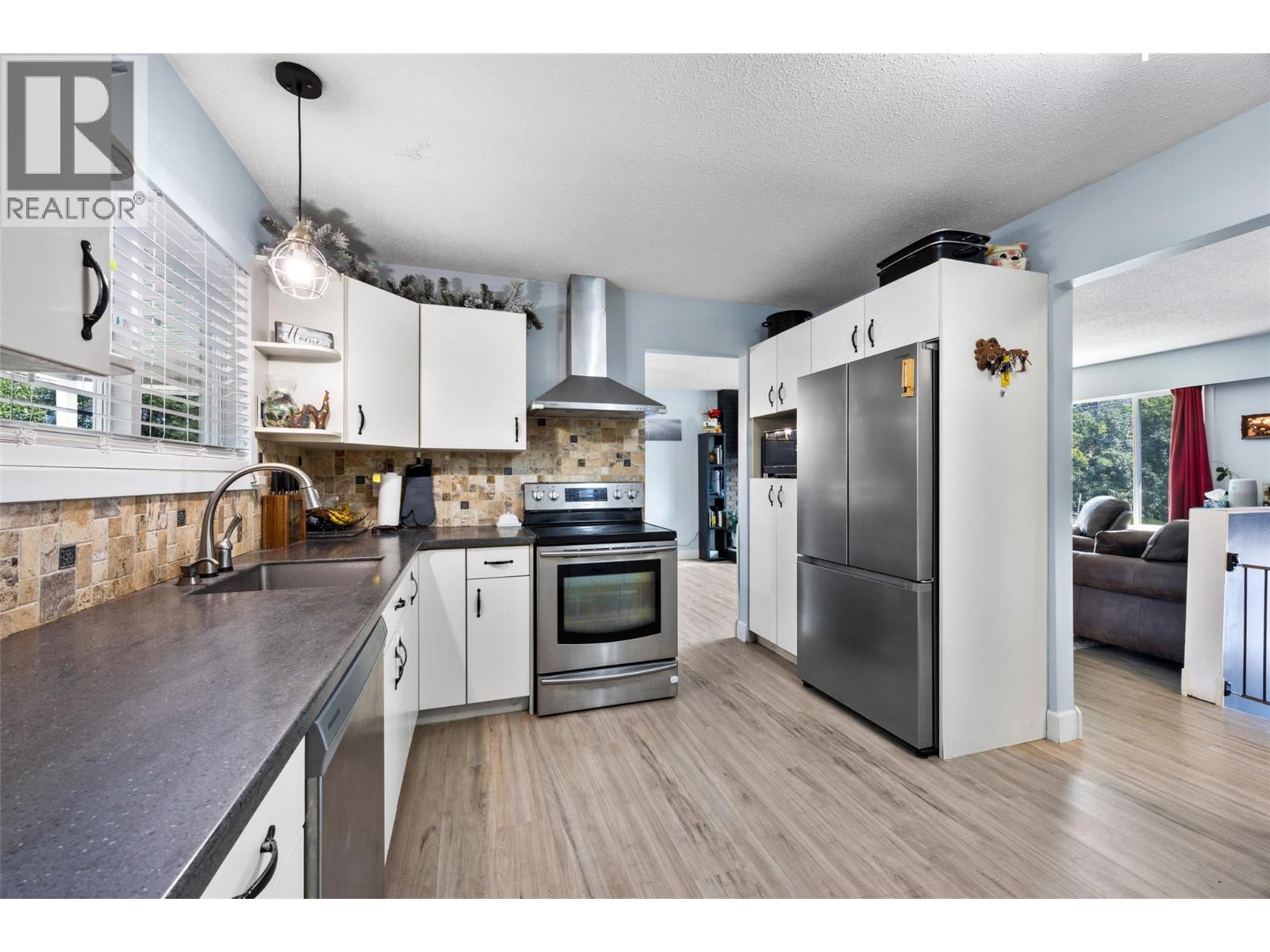 1570 HAPPYVALE Place - Image 16