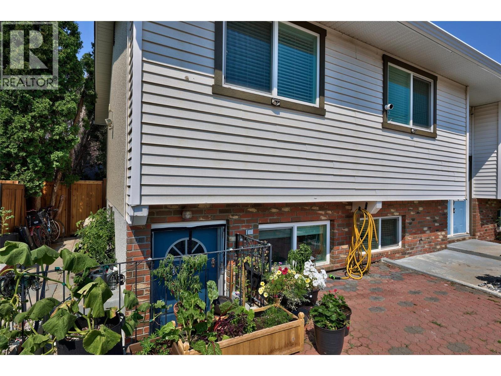 1570 HAPPYVALE Place - Image 32