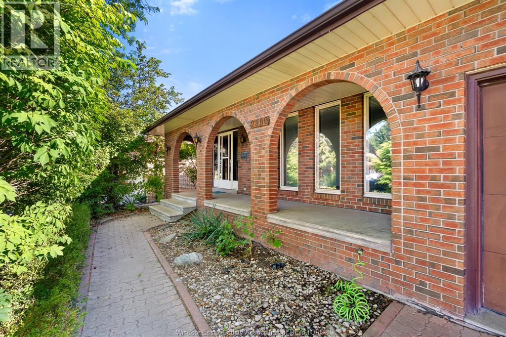 2880 ST. CLAIR Avenue, Windsor, Ontario, N9E4B4, Windsor, Ontario — photo 2 of 5