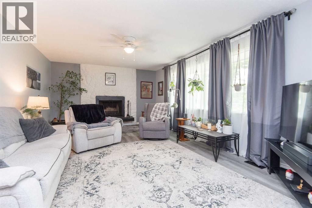 4606 51 Avenue - Image 3