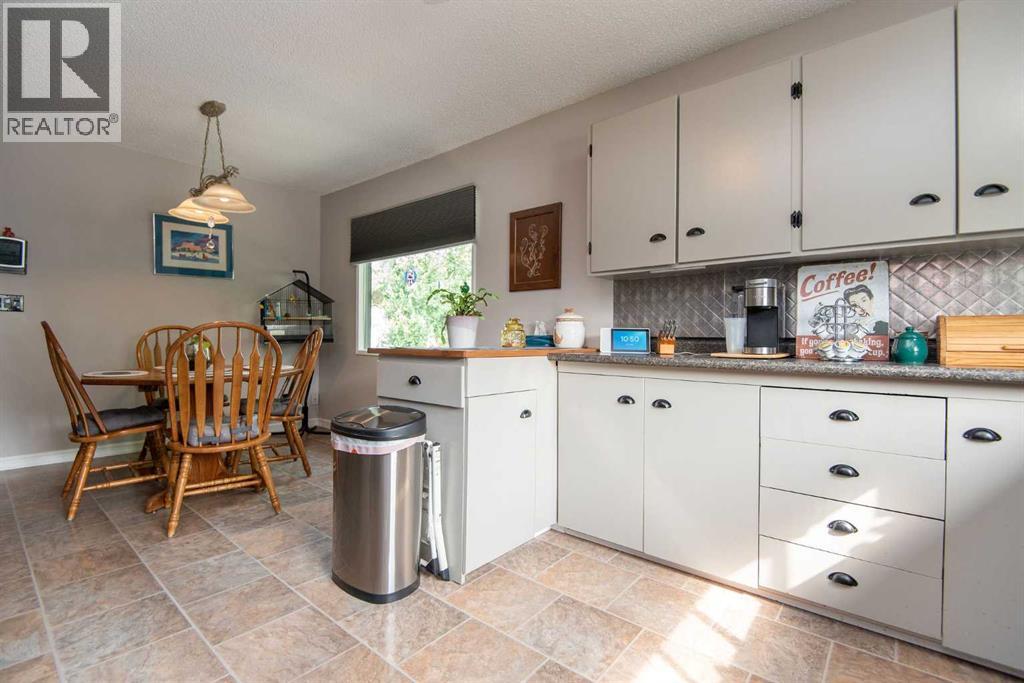 4606 51 Avenue - Image 11