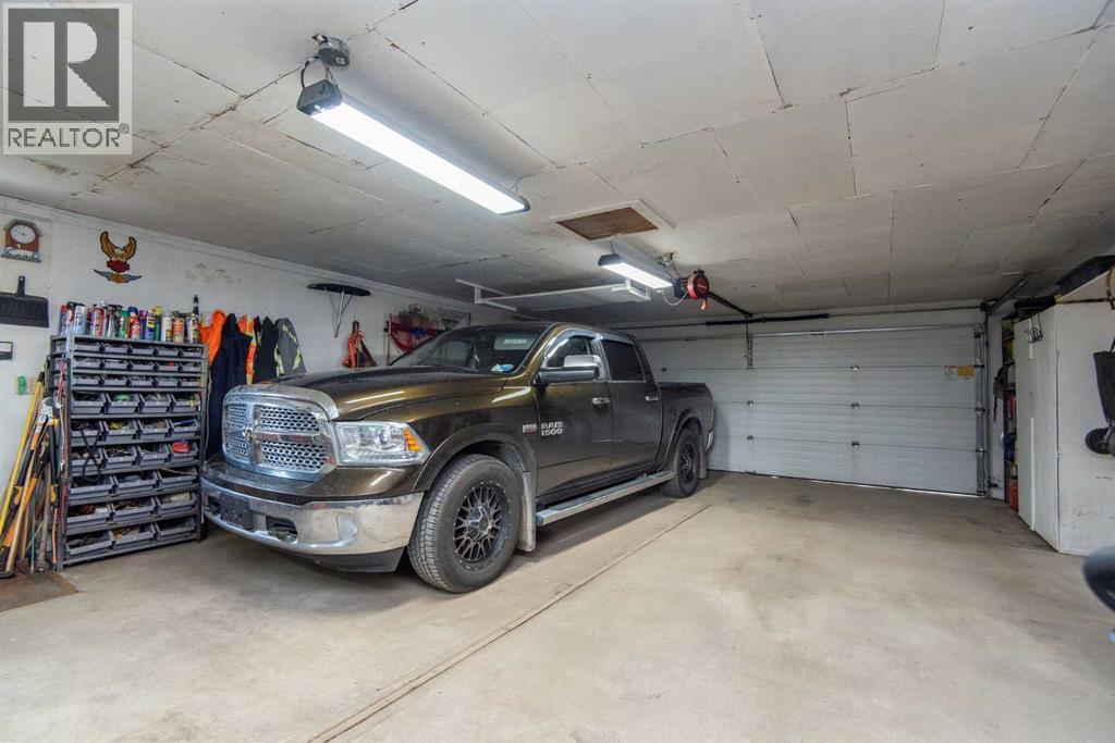 4606 51 Avenue - Image 33