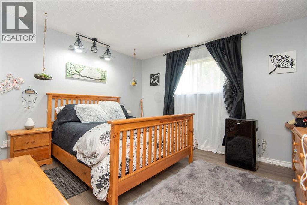 4606 51 Avenue - Image 13